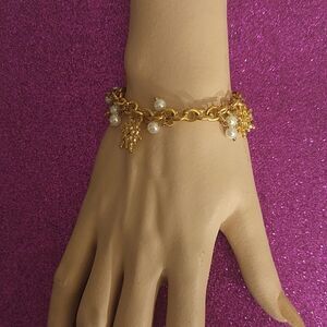 LADIES GOLD CHRISTMAS CHARM BRACLET